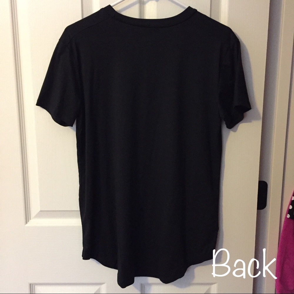 Rue21 Women’s Graphic Tee - Picture 3 of 4